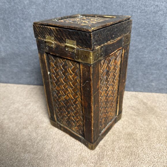 Vintage Wooden Storage Box with Woven Bamboo Panels and Hinged Lid With Latch - Picture 3 of 13